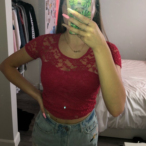 Red lace crop top - Picture 2 of 4